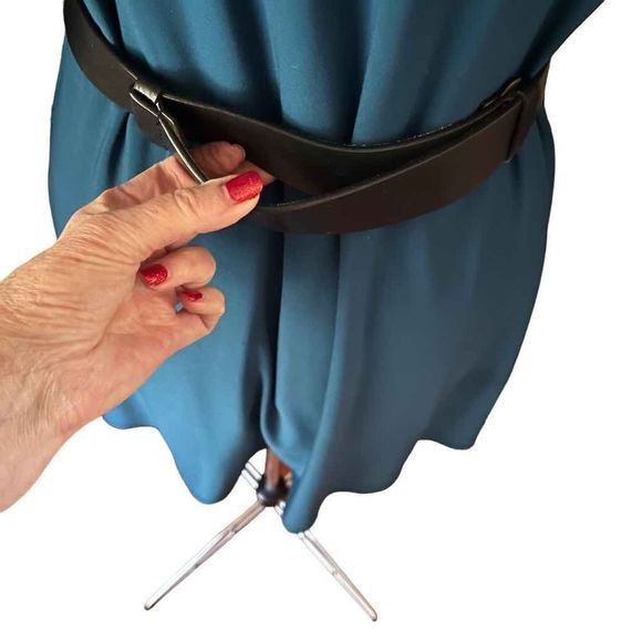 CHICO’S Adjustable Metalwork Hook Clasp Belt - Picture 6 of 11